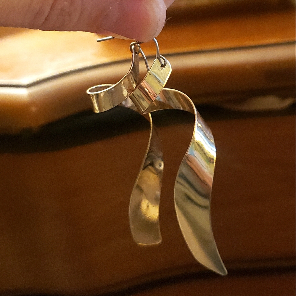 Twisty corkscrew gold plated dangle earrings